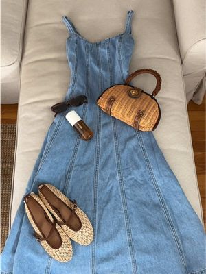 Spring denim🤍 #hm #hmdress #denimdress #springootd #phlurfragrance 