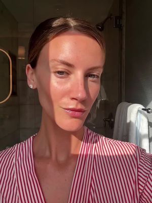 Elevate your post-shower routine with Undaria Algae Body Oil for a full-body glow.