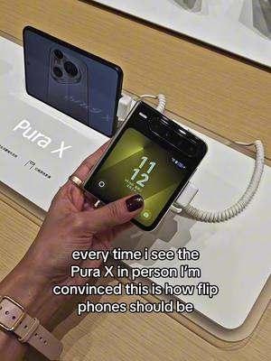 thatttt size, those designssss! It’s just so so good i wish this was released globally! #huaweipurax #isadoestech #shenzhen