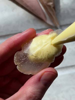 Rice paper… but make it dessert. Crisped up into golden little pillows, then stuffed with clouds of cream and that throwback, childhood in a bowl Angel Delight. It's WAY too easy to keep eating. Save this for your Easter weekend, it’s SO easy ✨ #ricepaper #ricepaperecipe #eastereggs #eggs #easterchocolate 