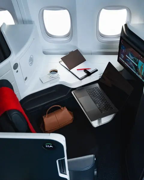 Whether you’re working, creating, unwinding or simply watching the clouds go by, your business cabin seat follows your lead #airfrance #businessclass #avgeek