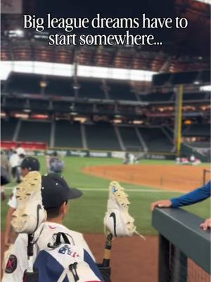 Making forever memories with your teammates… nothing like it 🥹⚾️ #bigleague #baseball #texasrangers #globelifepark #baseballboys 