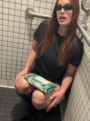 The worldwide premiere of my first song about my favorite @Honest flushable wipes 🧻 enjoy #honestambassador #ad