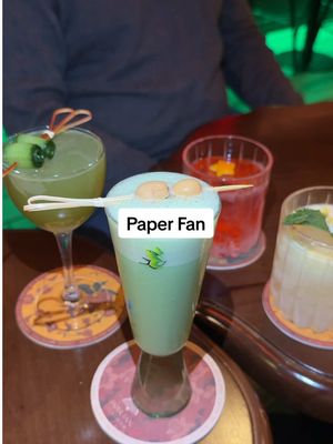 It’s cocktail o’clock 🍸 Paper Fan is a tea-infused cocktail bar hidden inside @BiangBiangNoodles in Capitol Hill. The space is moody and vibey, with unique cocktails featuring flavors like lychee, pandan, and yuzu. Part of the fun is finding this secret spot ✨ #cocktailbar #cocktailsinseattle #seattlefood #seattlerestaurants #cocktails 