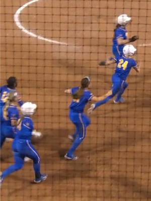 PITT SOFTBALL WALKS IT OFF TO BEAT PENN STATE 😼 #H2P #softball #walkoff #win 