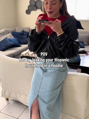 “No se de donde aprendieron eso, tú no me ves a mí saliendo a la calle así”  #hispanic #latin 