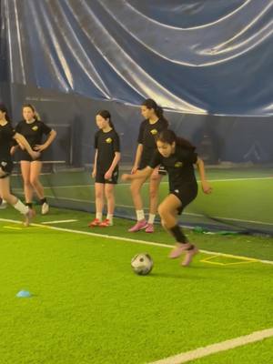 FOOTWORK➡️BALANCE➡️SPEED! THE LEVEL OF FOCUS TO MAINTAIN THAT SPEED AND QUALITY🔥 📲 Contact us: 🌐 AbsoluteFootballTraining.com 📧 info@absolutefootballtraining.com 📩 DM us @absolutefootballtraining @coachabz_  #canadasoccer #marchbreakcamp #torontosoccer #footballskills #soccerdrills 