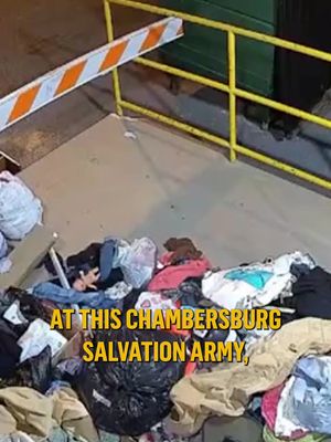 🐒 In #Chambersburg, Pennsylvania, a man wearing a full monkey costume climbed a ladder, spray-painted a security camera, and stole donations from outside a Salvation Army location. The bizarre robbery was all caught on camera. 🚓💸 #OPLive #OPNation #REELZ