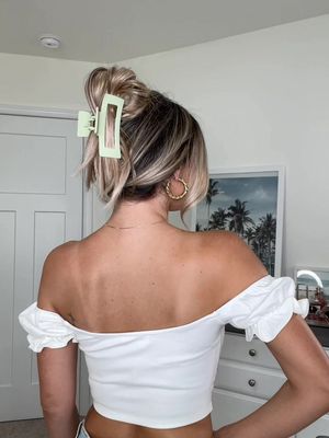 Easy Claw Clip Hairstyle 🤍 #hairstyleideas #hairtutorial #hairinspo #hairstyles #clawclip 