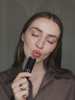 Revisiting old makeup faves & seeing if they still work on the pale train 👀 why had I never tried the shade 0N before?! 😆 thanks for the inspo @Maddy you are stunnnnn  Wearing @Diorbeauty 0N foundation, @MERIT Beauty bespoke blush, @chanel.beauty sculpting glow stick, and @Revlon Cosmetics rum raisin lipstick 💋✨
