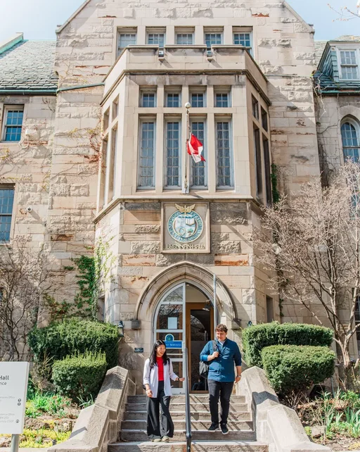 #UofT will be closed for Good Friday on Friday, April 3. To find resources for the U of T community, please visit our link in bio or utoronto.ca/utogether. 💙 Enjoy your long weekend! 📸: Alice Xue