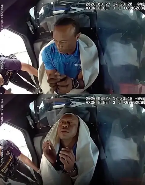 More images from Tiger Woods’ after the crash which ultimately resulted in a DUI. #tigerwoods 
