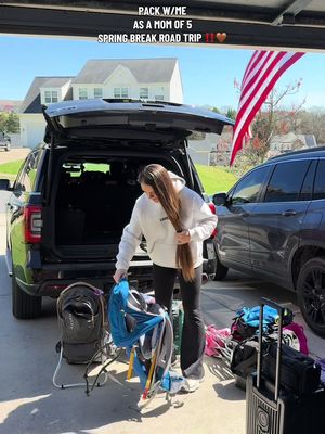 Nothing makes me happier than this 😅 So excited to hit the road!!! I missed being able to do this when I was super pregnant and exhausted 😆🙈 #roadtrip #momof5 #travellingwithkids #springbreak #postpartum   