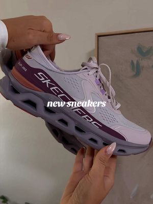 I finally found the perfect sneakers! ✨ If you’re always running out the door, you need the @SKECHERS Hands Free Slip In: Glide Step! Make sure to use my code “CSGLIDE10” for 10% off!! #sketcherspartner #sketchershandsfreeslipins #sketchersglidestep #ad
