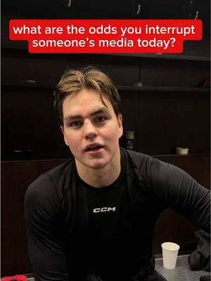 a watermelon juice please 🥤 #chicago #blackhawks #antonfrondell #connorbedard @FanDuel 