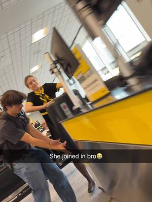Spirit employees are trying their hardest truly  #fyp #airport #meme #slushynoobz #spiritpartner 