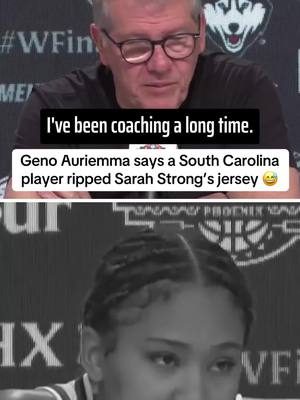 UConn head coach Geno Auriemma says a South Carolina player ripped Sarah Strong’s uniform and the refs missed the call - but that actually wasn’t the case 😅 (🎥: NCAA) #uconn #southcarolina #genoauriemma #sarahstrong #basketball 