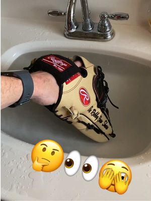 Just how I like to break-in my gloves to get the wide pocket and flared with finger curls 🤷‍♂️ #robbyrow  #baseballboys  