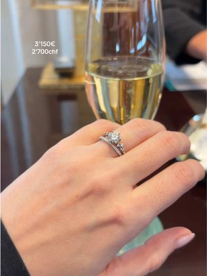 Girl math: partons du principe que ton mariage dure 50 ans, si tu ramènes le prix par jour ça revient à qq centimes 🤭 #alliances #weddingband #vancleef #cartier #graff 