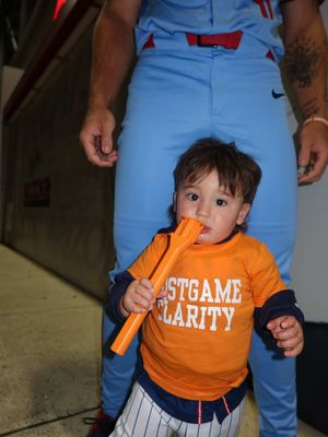This Arizona heat is no joke…@Chaz McNelis  NEW INTERVIEW COMING SOON #arizonabaseball #babyg #uofabaseball #ncaabaseball #collegebaseball  🟠 hosted by @kiana flory + @emily raelynn 🟠