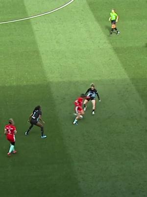 Lo’eau LaBonta, that was so smooth 😮‍💨  #nwsl #Soccer #footy #skill 