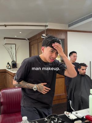 A man definitely needs his makeup. #barber #nyc #hairstyles 