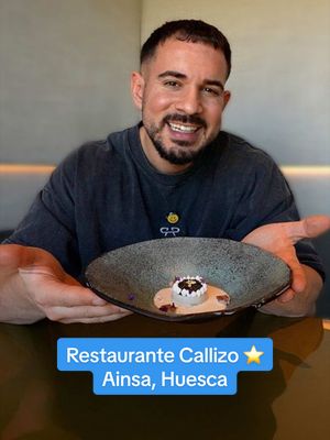 Restaurante Callizo en Ainsa con 1 Estrellla Michelin ⭐️ [Menú 150€]👇🏼 He venido a comer al pueblo más bonito de España: está en la provincia de Huesca y se llama Ainsa. Entre sus calles se encuentra el Restaurante Callizo, considerado para muchos uno de los mejores Restaurantes de Aragón. Premiado con la Estrella Michelin, voy a probar su Menú Degustación con más platos para contarte si merece la pena venir a comer al Restaurante Callizo en Ainsa :)