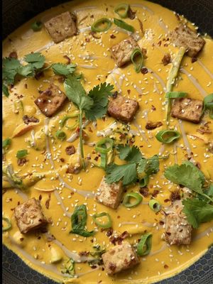 Buy a bag of carrots,  and make my Carrot Red Curry with Tofu and Mixed Veg. A seriously good, plant based dinner that hits that perfect balance of healthy, comforting and easy to pull off.  🥕Visit my website for the full recipe, link in bio.  #DinnerIdeas #curryrecipe #carrotrecipes #easydinner #vegandinner 