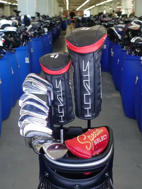 Over the next few days, we're recreating the most recent Masters' winning bags. Today, we're going back to 2022 and Scottie Scheffler's first Major win.  *Any swaps are due to not having the original model in stock* ____ Scottie Scheffler - 2022 Masters Champion Driver: TaylorMade Stealth Plus 3 Wood: TaylorMade Stealth Plus 3 Iron: Srixon Zu85 -> Swapped with ZX MKII 4 Iron: Srixon Zu85 -> Swapped with ZX MKII Iron Set: TaylorMade P7TW (5-PW) 50°: Titleist Vokey SM8 56°: Titleist Vokey SM8 60°: Titleist Vokey SM8 Putter: Scotty Cameron Special Select Timeless Tourtype GSS Prototype → 2020 Special Select Newport 2   #golfclubs #golflife #golfaddicts #masters2026 #scottiescheffler