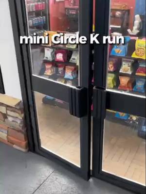 Have you seen the mini Circle K?? Because wow. @kayteekays_minis #miniature #circlek #polarpop 