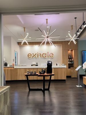 The newly renovated @exhale studio + @saltfitnesscollective recovery at #loewsatlanta is exactly what Atlanta needed. I took a Reformers Pilates & right now stopped by Salt for recovery. They offer #contrasttherapy that incudes red light therapy, cold plunge & Vitamin C infused shower. Can’t wait for my next visit!  #pilates #thingstodoinatlanta @The Dana Agency 