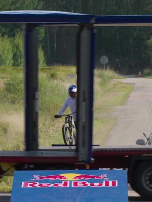 only a 0.8 second window 😳 @Matt Jones #mtb #bikelife #mountainbiking #mountainbike #through 