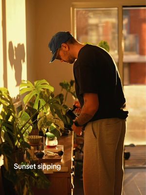 Golden hour brew 🌅  I couldn’t resist brewing some sunset pour over yesterday at the home cafe. Seems the house plants were loving it also.  Even though I didn’t sleep until 2am, it was totally worth it! It might be my new summertime coffee routine. Will need to get some decaf though… #coffee #cozyhome #homestyle #houseplants #homecafe
