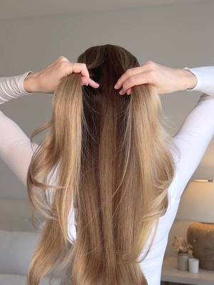 easy claw clip half up hairstyle❤️ this half up half down hairstyle is a go-to when I want something quick and effortless, but still feel put together save for later✨ #clawcliphairstyles #halfuphalfdown #easyhairstyles #hairtutorial #clawclip 