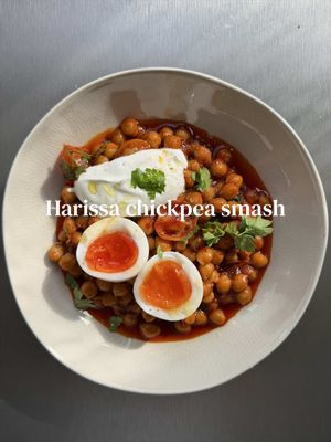 the last time I made my chickpea egg toast smash it was my most popular recipe, so here we are for round two. This version is garlicky harissa chickpeas smashed into toast with jammy 6½ minute eggs and a dollop of Greek yogurt. Spicy, creamy, a little messy (in the best way) and, once again, a combo that’s yet to let me down 🍳