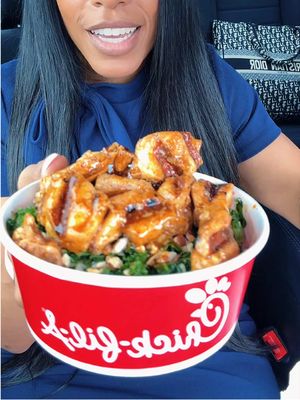 A Healthy On-The-Go Lunch @Chick-fil-A Hits🔥EVERYTIME.  Grilled nuggets + kale crunch salad + my go-to Core Power Elite 42g Protein Shake High protein, low calorie, and still actually tastes good. @Core Power by fairlife 💪🏽🔥  #healthandwellnessjourney #fitgirl #healthyliving #orlandocontentcreator #orlandoinfluencer