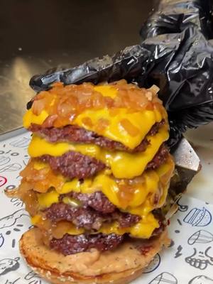 The dopamine hit from the perfect spring sunshine + a cheeseburger is peak weekend energy ☀️ #irvsburgers #burgers #bestburger #burgerlover #Foodie 