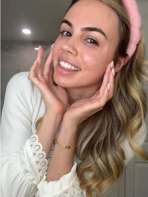 Part 3 of how to fight the corporate glowdown. Your skin is the first place stress and long days start to show — which is why I focus on skincare before makeup. The Olay Super Serum gives 5 skincare benefits in one step, making it perfect for busy mornings when you don’t have time for a full routine. It also works as a great base under makeup, and I pair it with the Super Cream with SPF so I’m protecting my skin too. A small investment now = better skin long term to fight the corporate glowdown. #ad #OlayPartner #skincare #financegirl #corporate