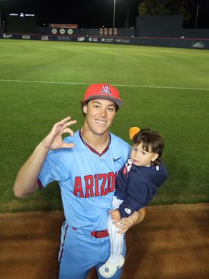 Brunettes are not safe in Arizona #arizonabaseball #babyg #uofabaseball #ncaabaseball #collegebaseball @Chaz McNelis  🟠 hosted by @kiana flory + @emily raelynn 🟠