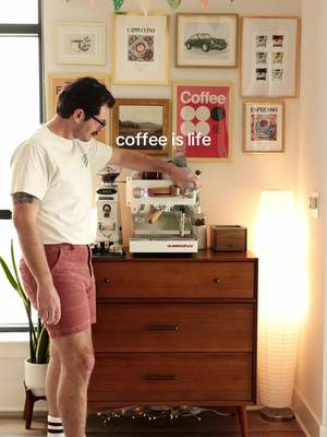 This is all I ask for ☕️ #coffee #coffeetiktok #lamarzocco #coffeeshop #latteart 