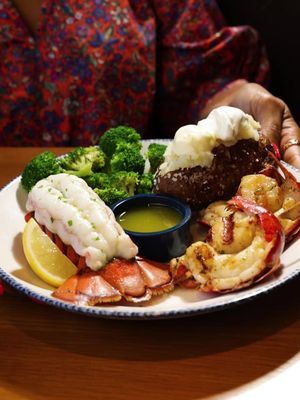 Lobsterfest is winding down 🥲and so are your chances to enjoy its menu!    Give your favorite lobster dish one last goodbye before it’s gone 👋