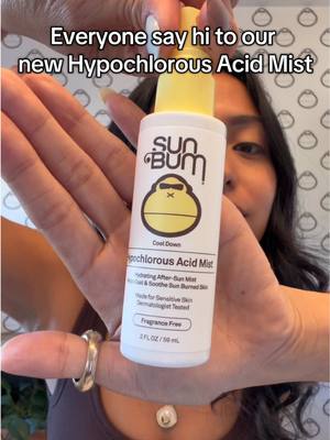 “Spray some Hypochlorous Acid Mist on it” doesn’t roll of the tongue, but we swear it works!😉🙈 #sunbum #hypochlorousacidspray #skincare 