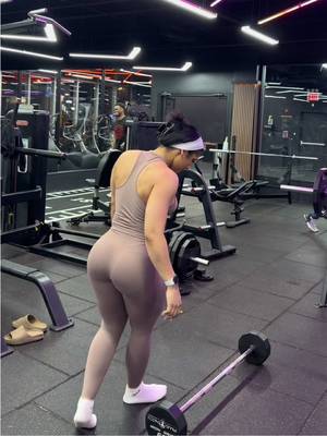 Ain’t know she was a gym influencer baddie #fyp #xyzbca #comedyskit #jussjalen @Henny.Fitt @IconGym 