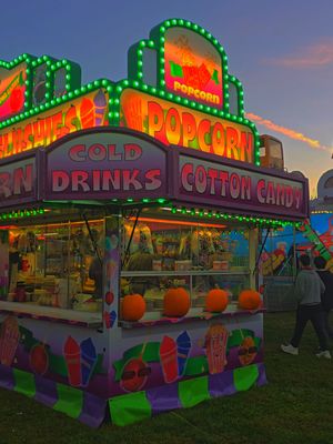I cant wait for summerween its so close🤭🍿🔥🌲🏕 #summerween #strangerthings #nostaglia #Summer #summervibes 