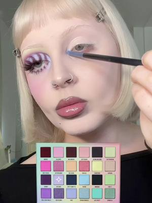 Okay one last time 🍭 stripe eyeshadow ib @Devin Elena 🩵 #funmakeup #stripes 