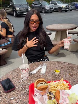 Mandatory coachella pit stop 🍔@Beginning Boutique @delani david @Megan Forte Clarke @Jessie Renee Wynter @Farmer Will @Conor Phillips 