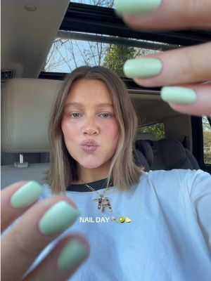 I was late so had to do a solid color 🙂‍↕️🥲 but lowkey obsessed with it!!! 🤸🏼‍♂️🤸🏼‍♂️ #springnails #squarenails #boycottboringnails 