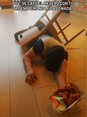 😮‍💨😮‍💨 Madre santa, se salvaron las alitas. 🍗 🚨🚨Nota: Ningún mesero fue lastimado en la realización de este video.