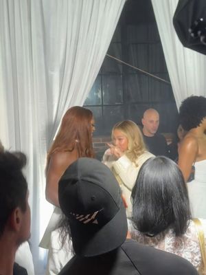 @Beyoncé “yea cause i was tryna find you” i said find who ? 🤧😅 blushed right in front of her & everything #cecred