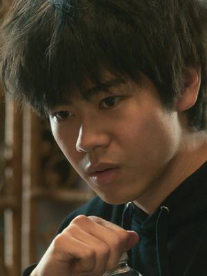 俳優・黒崎煌代が演じる出所後"あるある"!? 他人の身代わりで6年間服役した曽我部聡太。 ひとつひとつの仕草に、刑務所生活がしみついている。 🍜食事中の音を気にする 😖自分の飲みたいものを選べない 🚰結局、水道水を選んでしまう #九条の大罪 #sinsofkujo #Netflix #ネットフリックス #ネトフリ